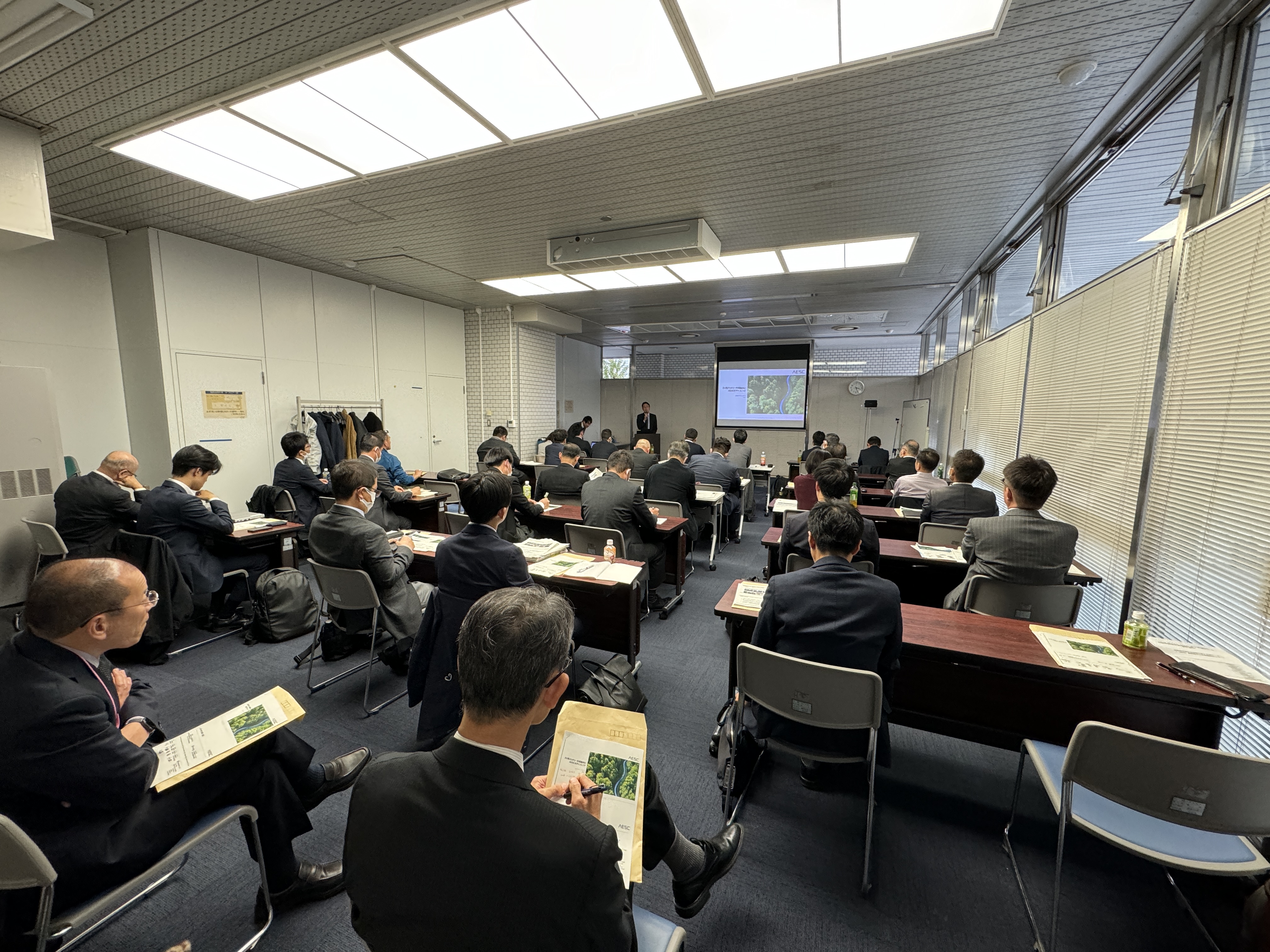 電気自動車普及の鍵を握る蓄電池の今と未来に関するセミナーの模様